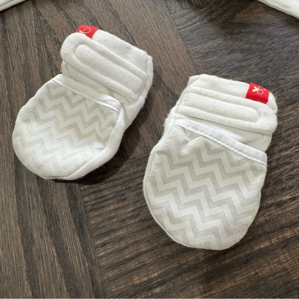 Goumikids newborn hat and mittens set